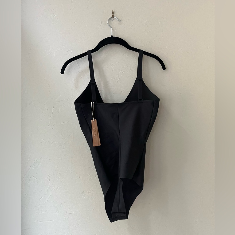SKIMS Black Sculpting V-Neck Low-Back Bodysuit - Picture 6 of 6
